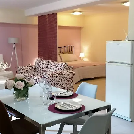 Bright, Deluxe, Semi Basement Apartamento Nauplia
