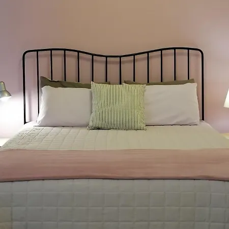 Bright, Deluxe, Semi Basement Apartamento Nauplia